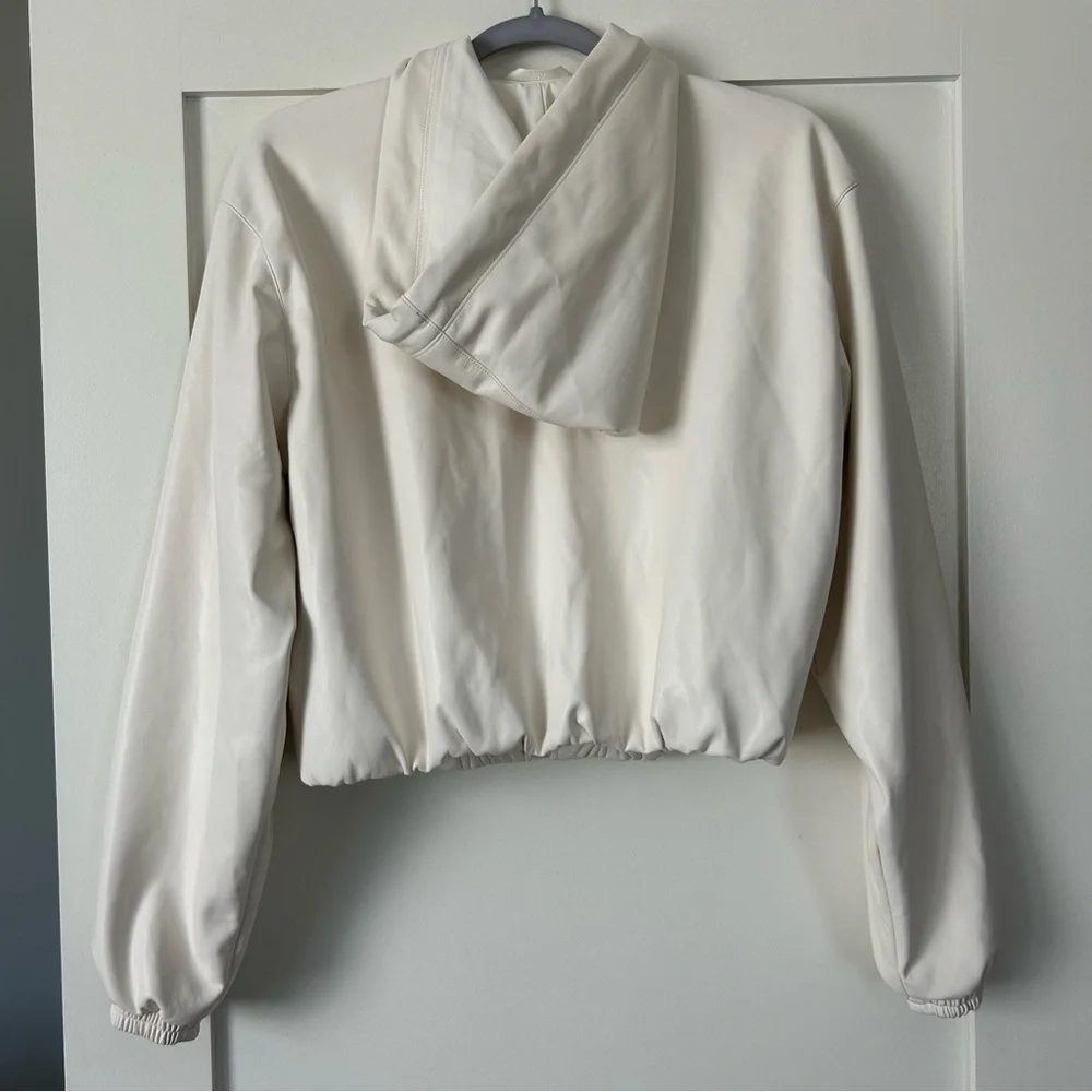 Alo Yoga Faux Leather Power Hour Full Zip Cropped Jacket Ivory Size Small